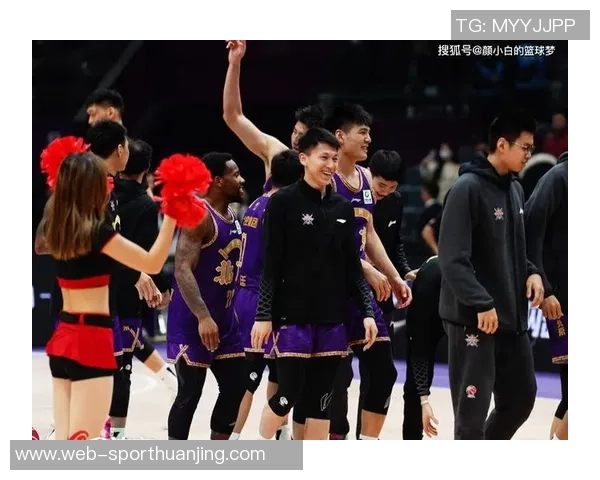 弗菲表现出色6投3中贡献12分3篮板1助攻1盖帽展现实力 弗菲表现出色6投3中贡献12分3篮板1助攻1盖帽展现实力